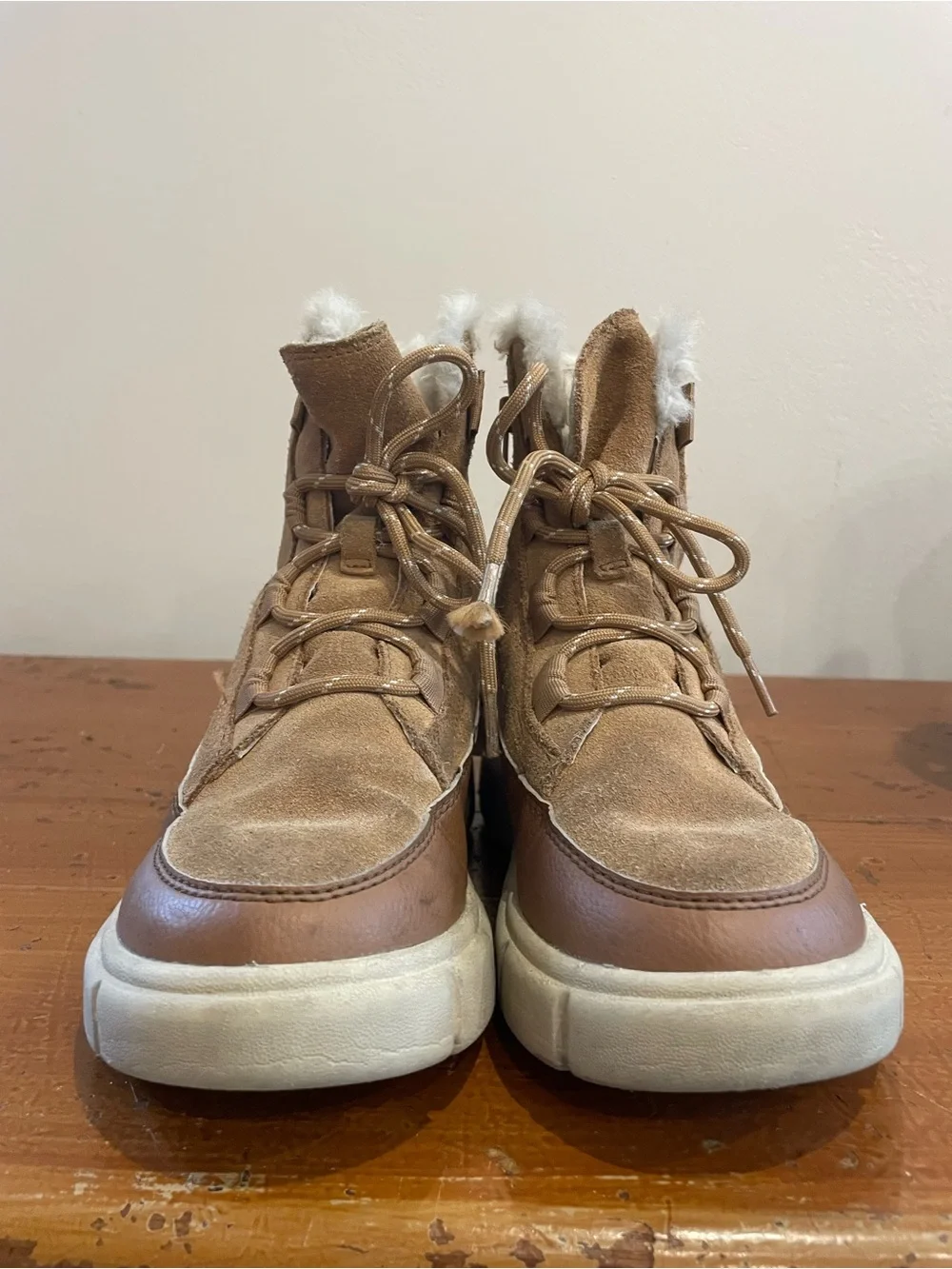Sorel cushioned look laces